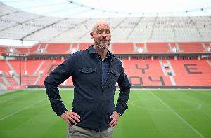 图片报：滕哈赫用无人机全程录制药厂训练，他禁止球员脚后跟传球