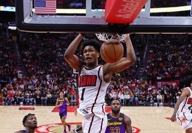 火箭又一21岁新星蜕变：攻防一体扎心詹皇