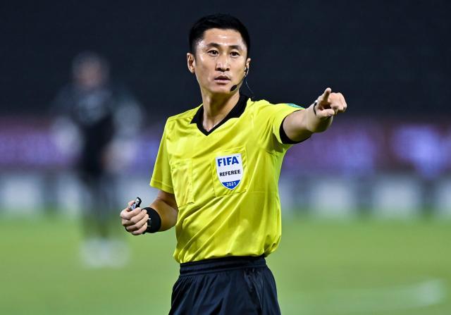 雷竞技-马宁参加FIFA裁判研讨会 执法世界杯面临激烈竞争